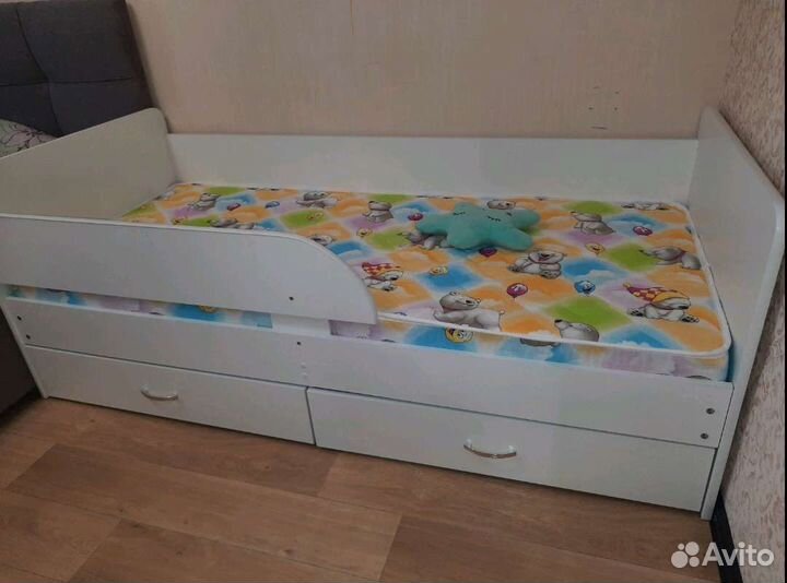 Кровать с матрасом новая 140х60 см