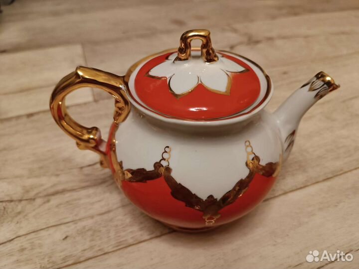 Фарфоровый чайный сервиз 