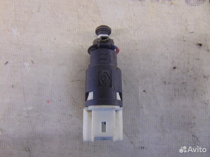 Датчик включения стопсигнала для Renault Logan 1 2