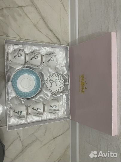 Фарфоровый чайный сервиз