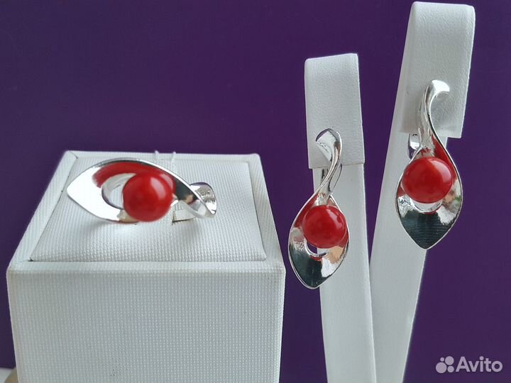 Комплект серебро с кораллами натуральными, р.18,0