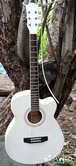 Акустическая гитара