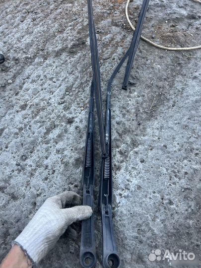 Щеткодержатель поводок Mazda Verisa