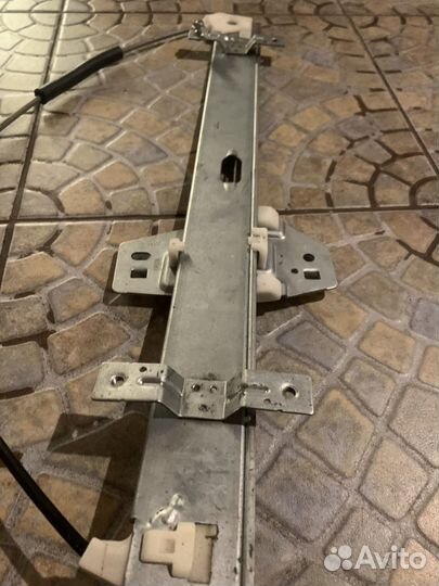 Стеклоподъемник передний