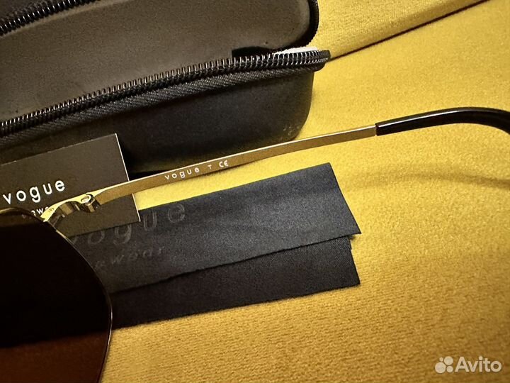 Солнцезащитные очки Vogue