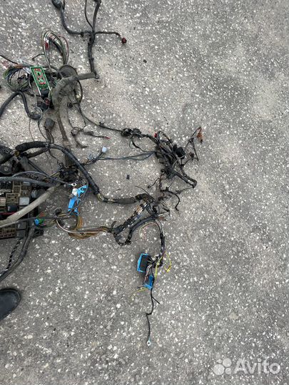 Монтажный блок проводка под капот Форд Фокус 2