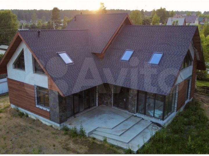 Коттедж 270 м² на участке 12 сот.