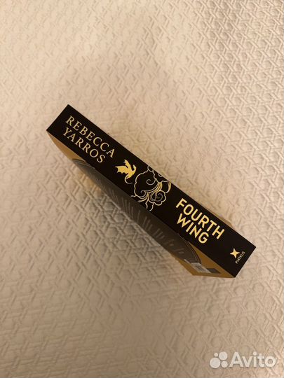 Fourth Wing Rebecca Yarros книга на английском