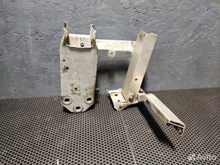 Кронштейн усилителя бампера передний правый Bmw