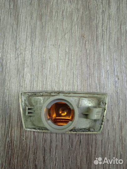 Повторитель поворота передний правый Opel Corsa D