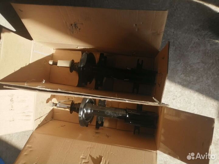 Стойки передней подвески Renault Laguna