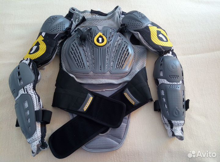 Мотокуртка с защитой 