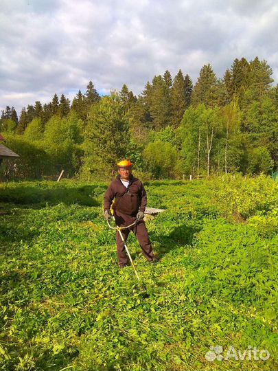 Покос травы, пилка деревьев, вспашка земли