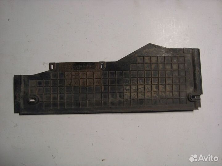 Защитный пыльник радиатора W124 A1245050588