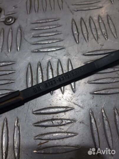 Поводок стеклоочистителя задний Chevrolet Niva