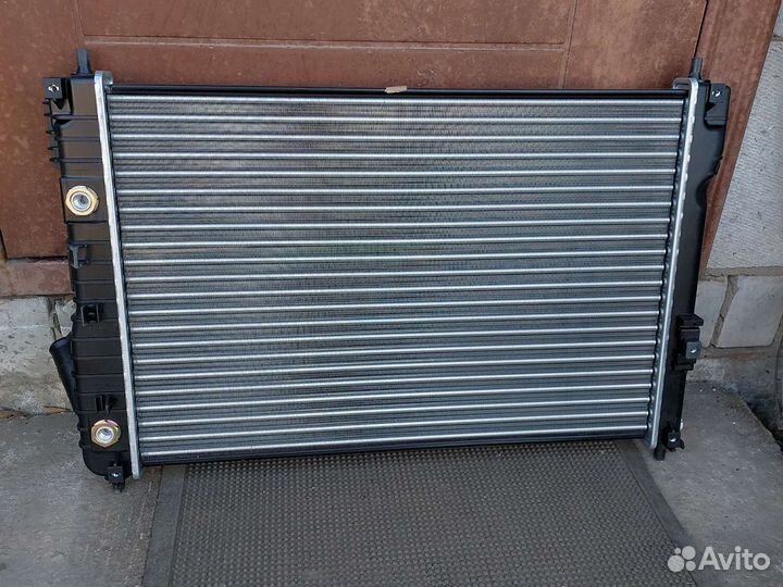 Шевроле Авео Т255 радиатор охлаждения 96992881