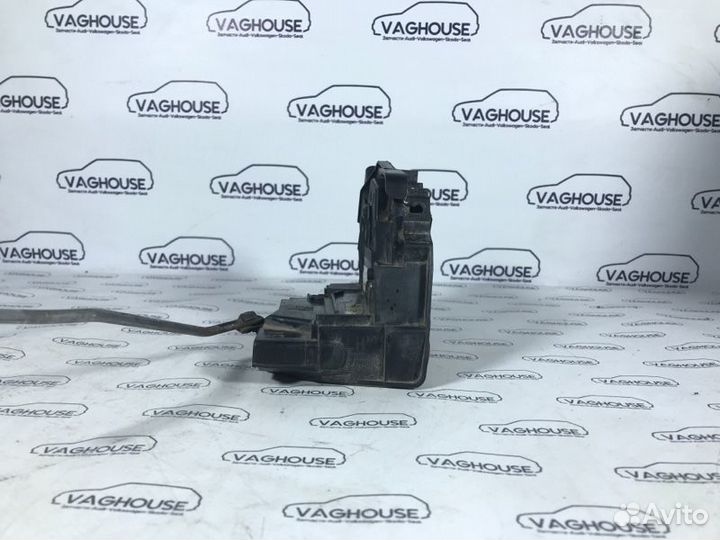 Замок двери задний левый Mazda 3 BK седан 1.6 Z6