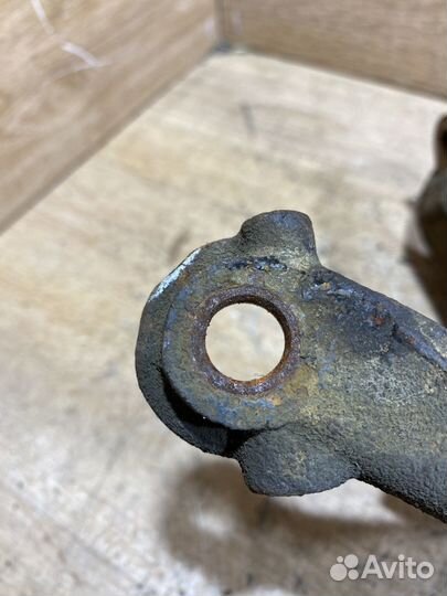 Поворотный кулак левый Skoda Octavia A5 X15