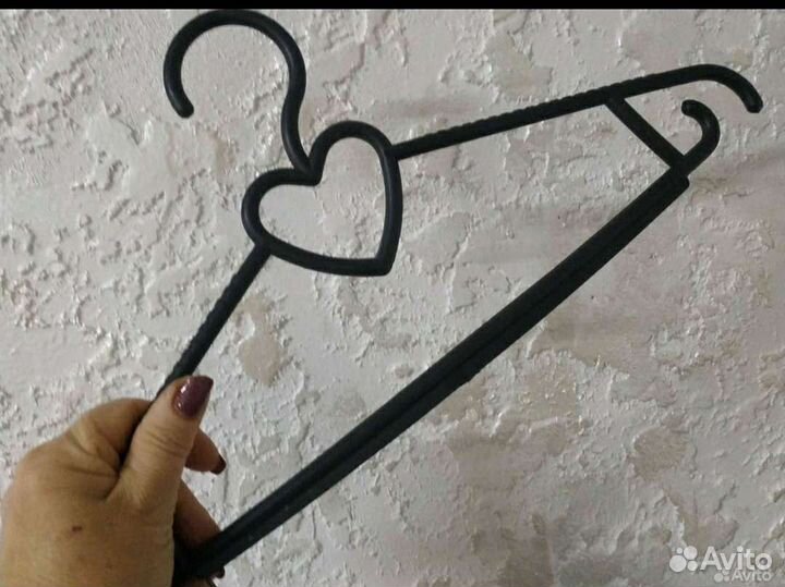 Вешалки металлические и пластмассовые