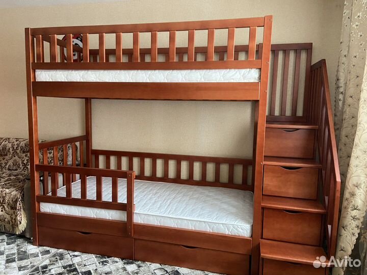 Двухъярусная кровать