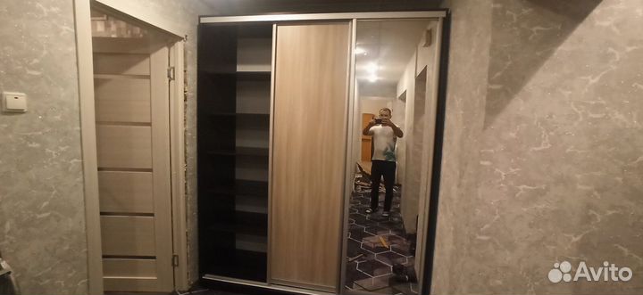 Шкаф-купе трехстворчатый с зеркалом