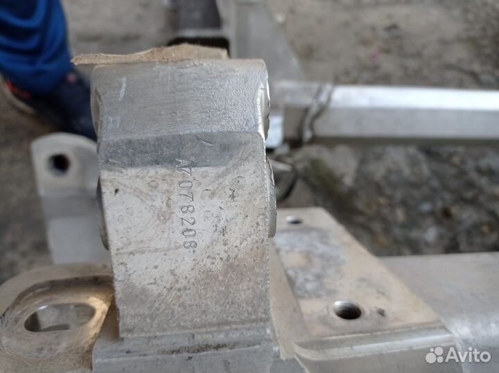 Подрамник передний на Maserati Levante