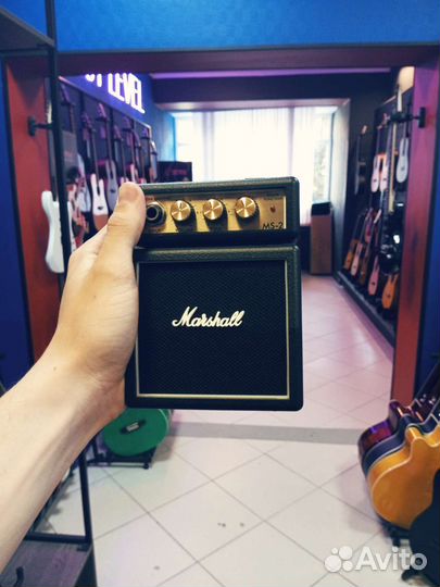 Гитарный комбоусилитель на батарейках marshall