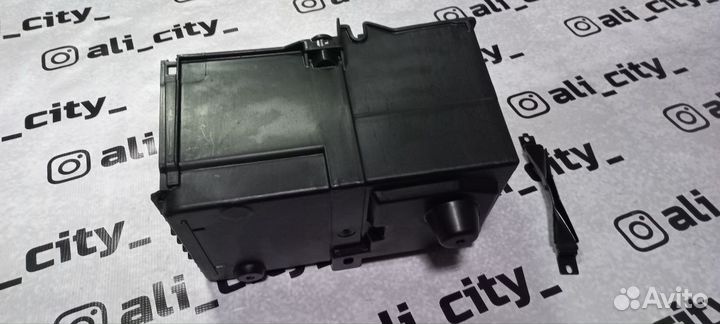 Площадка корпус под аккумулятор форд фокус 3 Sat