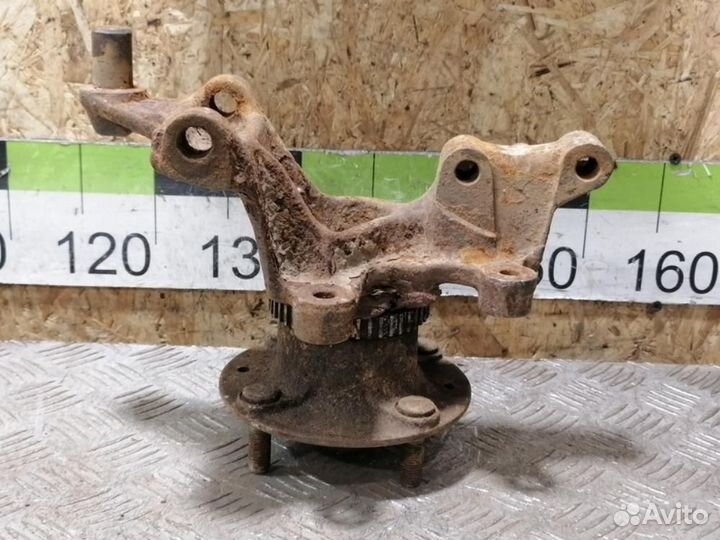 Кулак задний правый Kia Clarus 1996 2001