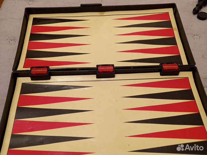 Шахматы и шашки и камни магнитные