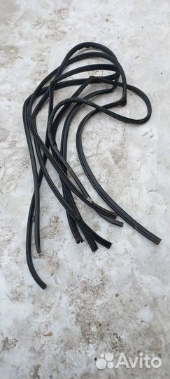 Toyota Avensis (T250) II уплотнитель двери