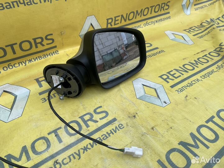 Рено Дастер зеркало правое с накладкой