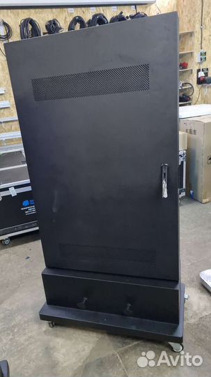 Рекламные видеостойки,LCD пилон,улица