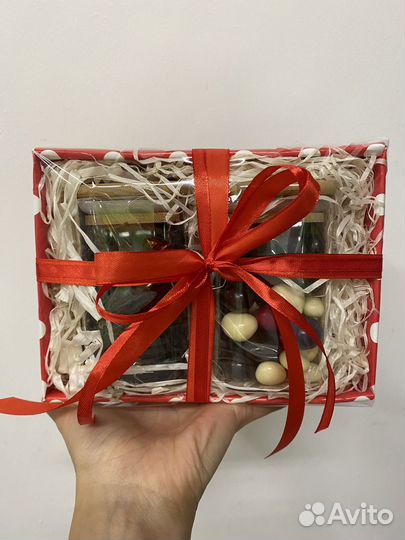 Подарочный набор чая, кофе, сладостей