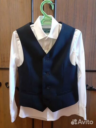 Школьный костюм - пиджак, брюки, жилет и рубашка