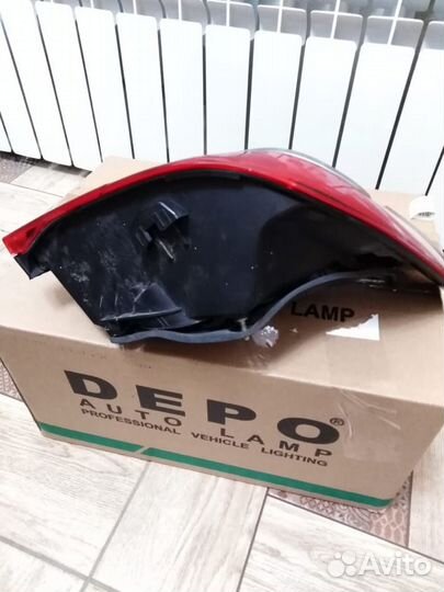 Продам оригинальный правый фонарь на Тайоту Камри