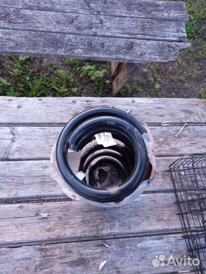 Задние новые усиленные пружины Рено Дастер 1/2