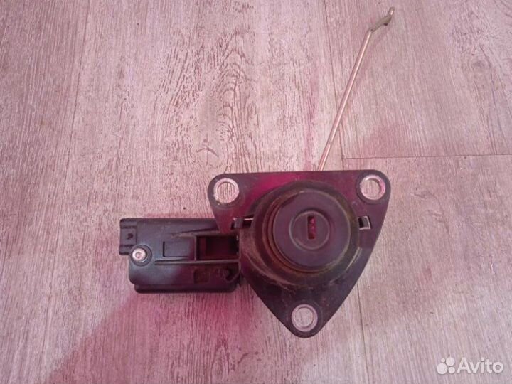 Кнопка багажника Renault Duster HSA K4M 2013