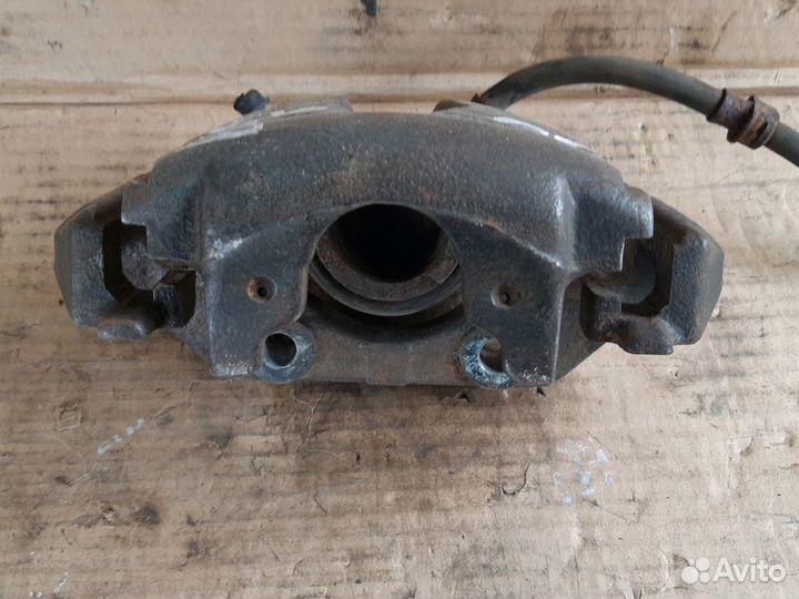 Суппорт передний правый Опель Вектра Б