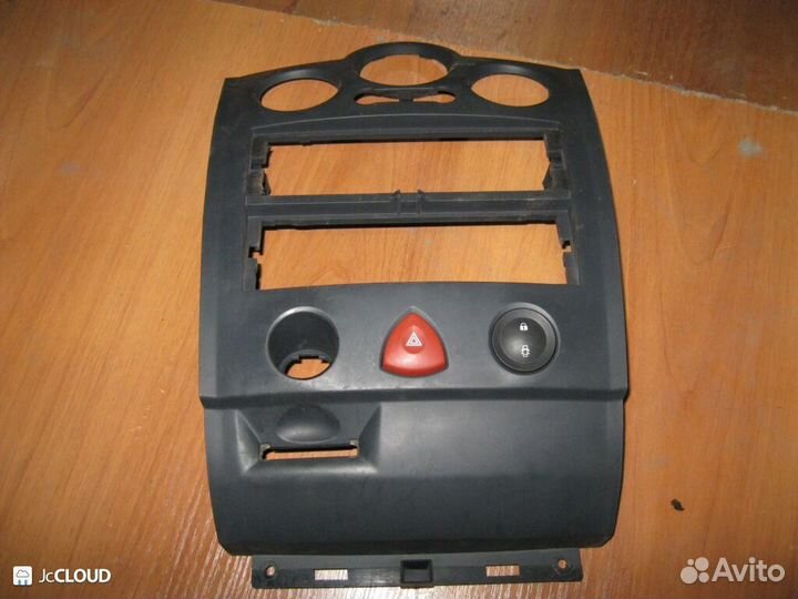 Кнопка центрального замка на renault megane II LM0