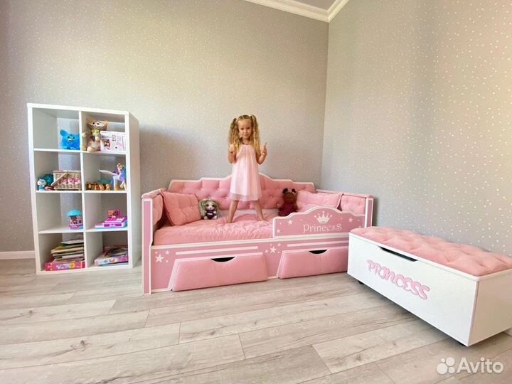 Детская кровать диван с каретной стяжкой