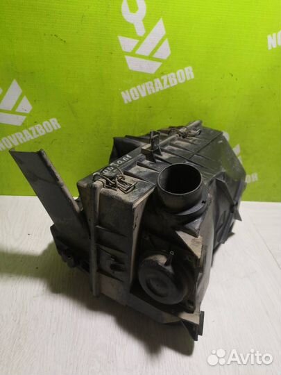 Корпус воздушного фильтра Фольксваген Пассат Б3