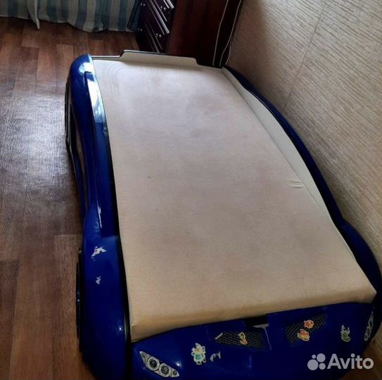 Детская кроватка машинка