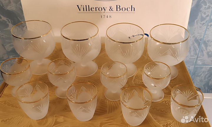 Набор бокалов и рюмок