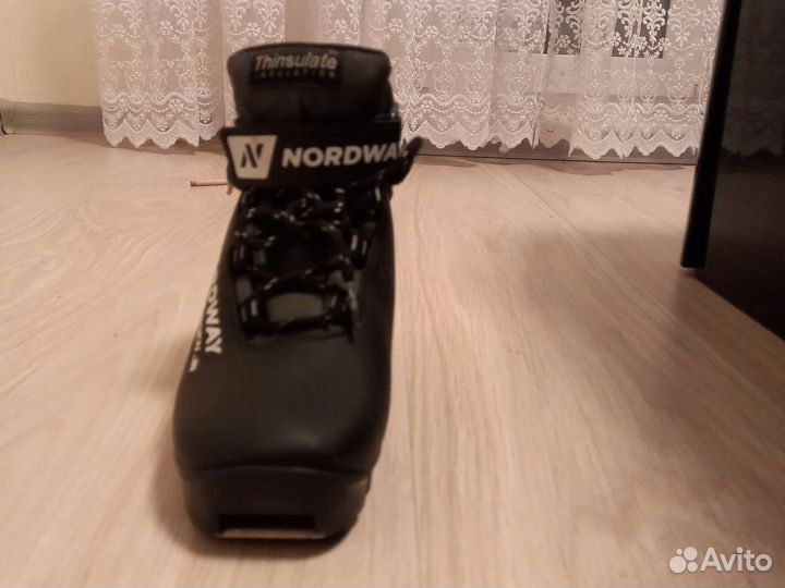 Лыжные ботинки