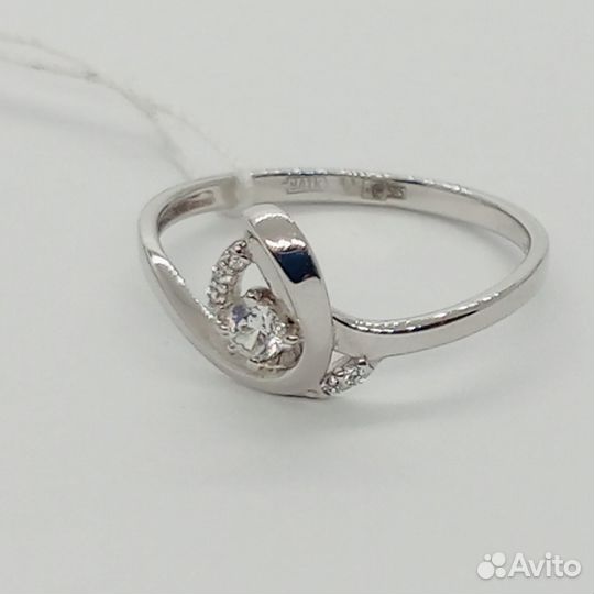 Золотое кольцо с камнем 18,5р