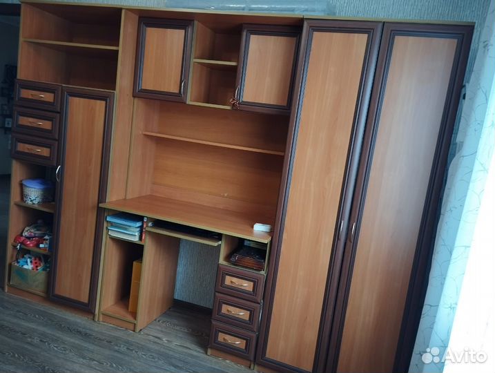 Детская стенка со столом и пенал