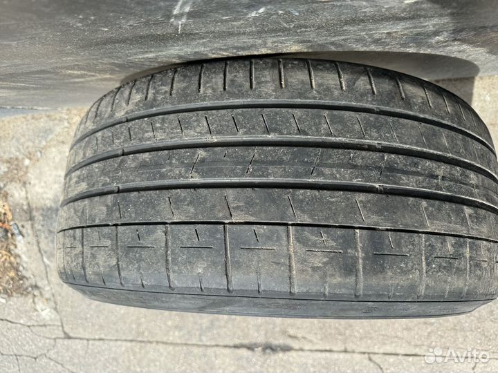 Pirelli P Zero PZ4 235/35 R19 91Y