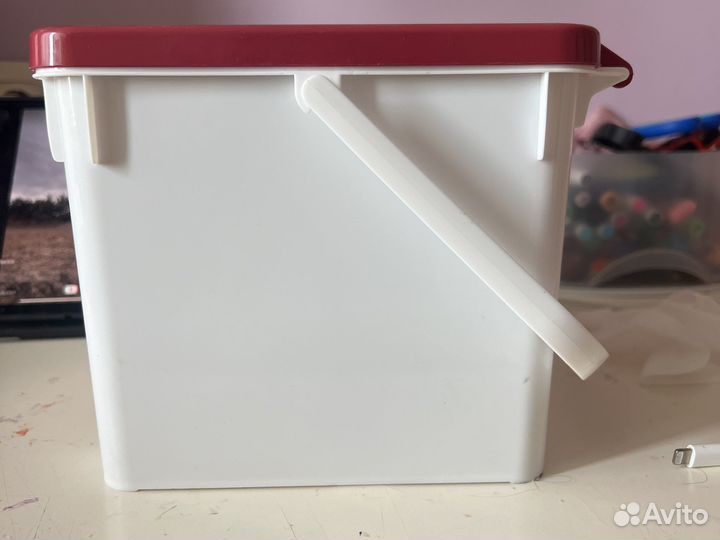 Контейнер для сухого корма