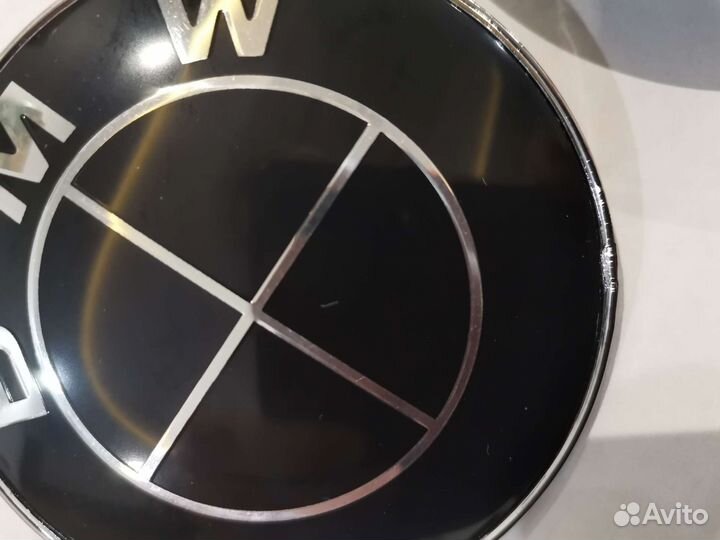 Эмблемы BMW с небольшим браком